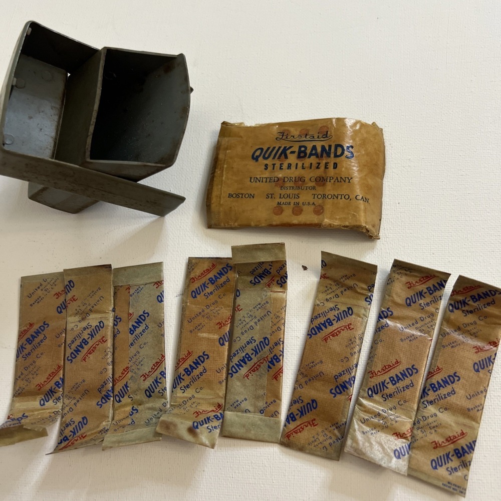 Vintage Firstaid Quik-Bands Bandaids In Plastic Box